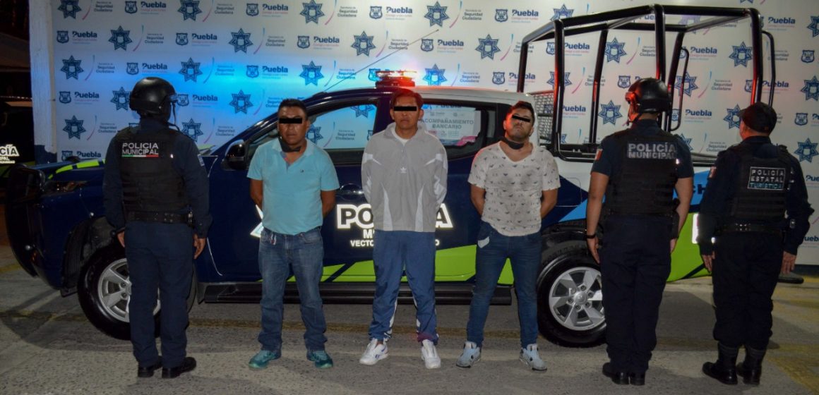 Policía Municipal de Puebla detiene a 5 sujetos por robo a AT&T