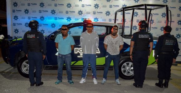 Policía Municipal de Puebla detiene a 5 sujetos por robo a AT&T