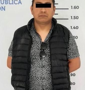 Detienen a hombre que robaba decoración en San Andrés Cholula