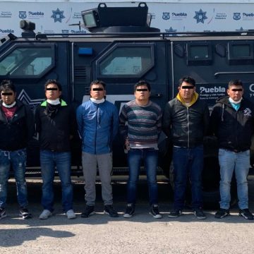 Policía Municipal detiene a ocho sujetos por robo a domicilio en Xonacatepec