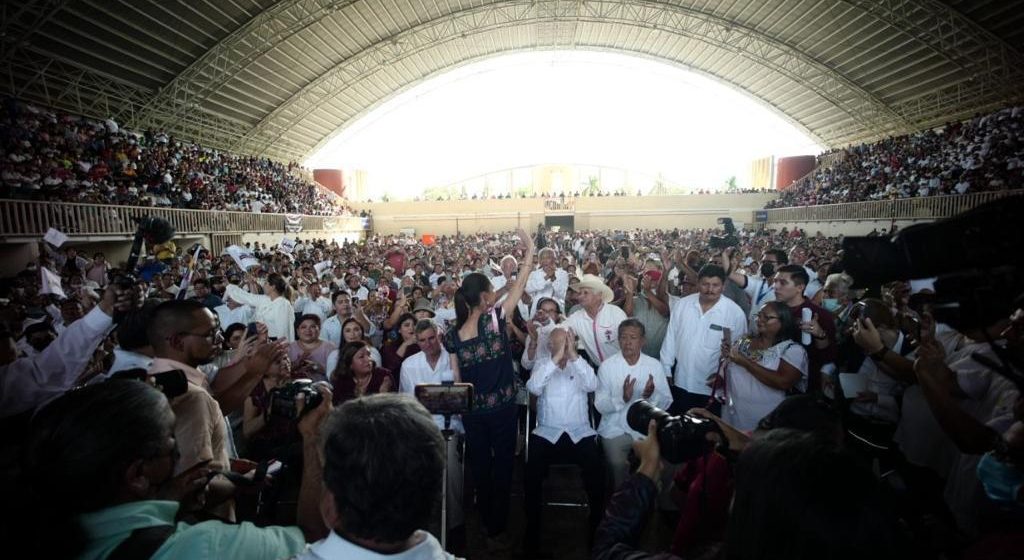 Más de 3 mil yucatecos arropan a Claudia Sheinbaum en conferencia magistral
