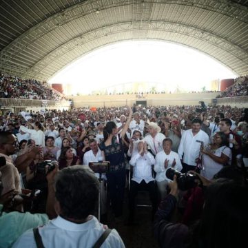 Más de 3 mil yucatecos arropan a Claudia Sheinbaum en conferencia magistral