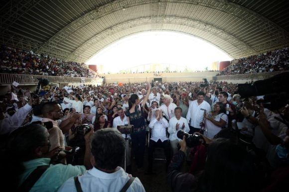 d6f4d681-12fb-4f59-b61e-d43defaf1347 Más de 3 mil yucatecos arropan a Claudia Sheinbaum en conferencia magistral