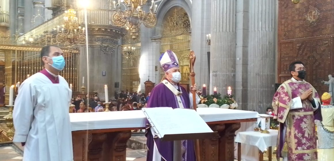 Arzobispo de Puebla dedicó misa dominical por el eterno descanso del ex gobernador, Miguel Barbosa