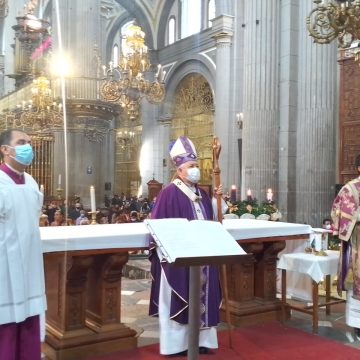 Arzobispo de Puebla dedicó misa dominical por el eterno descanso del ex gobernador, Miguel Barbosa