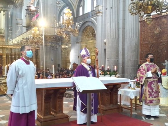 Arzobispo de Puebla dedicó misa dominical por el eterno descanso del ex gobernador, Miguel Barbosa