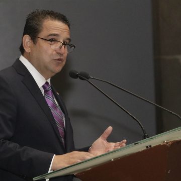 El gobernador Céspedes Peregrina se reunirá con los consejos directivos del CCE