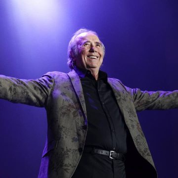 Joan Manuel Serrat se despide de los escenarios en Barcelona