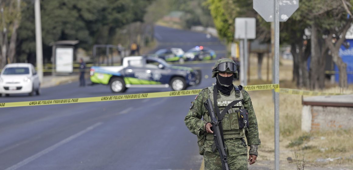 Enfrentamiento entre delincuentes y policías dejó una persona muerta y cuatro lesionados en Reforma Sur