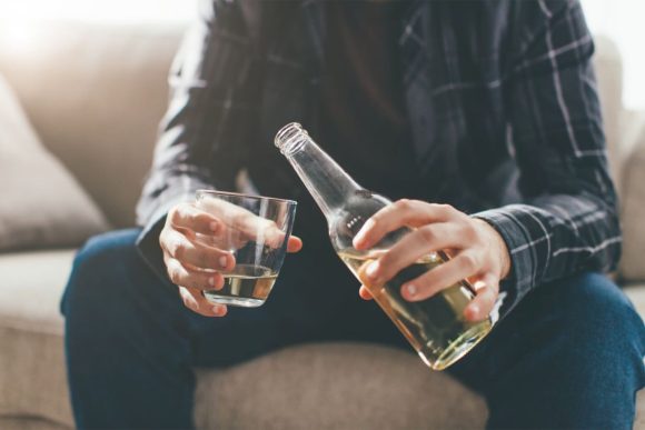 El consumo de bebidas alcohólicas genera más de 200 problemas de salud