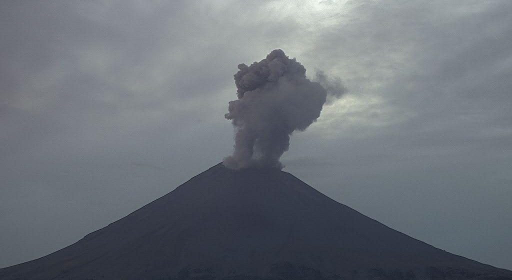 En las últimas 24 horas, el volcán Popocatépetl registró 89 exhalaciones