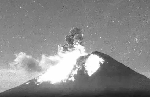 Tras explosiones volcánicas del Popocatépetl, continúa alerta en Amarillo Fase 2