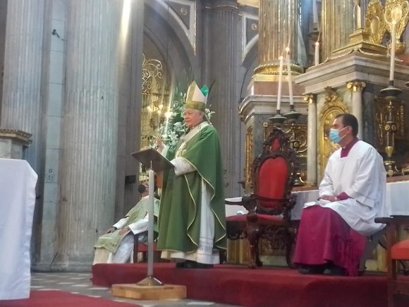 Pide arzobispo de Puebla, Víctor Sánchez, detener asesinatos de periodistas