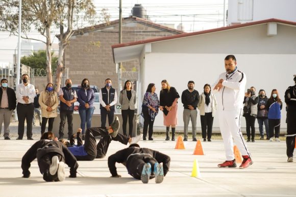 Entrega Mundo Tlatehui obra de techado en el Bachillerato Digital No. 4