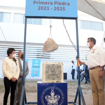 Colocan rectora Lilia Cedillo y gobernador Sergio Céspedes primera piedra para edificios en sedes del Complejo Regional Centro