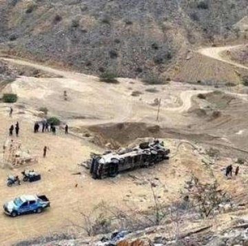 Al menos 25 muertos deja accidente de autobús en Perú