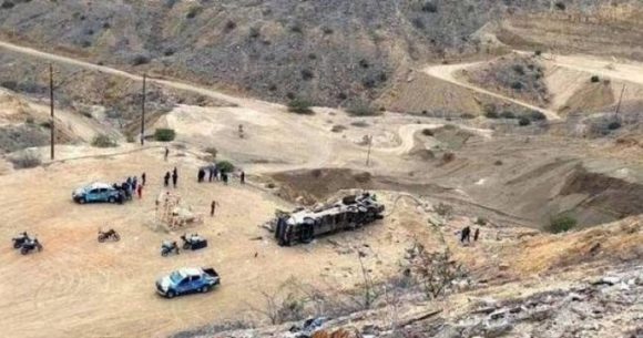 Al menos 25 muertos deja accidente de autobús en Perú