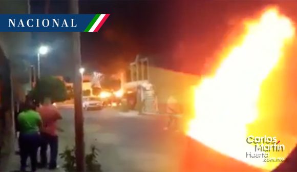 Queman autos y tiendas de conveniencia en Guanajuato
