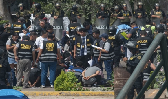 Liberan a 192 detenidos por protestas en la Universidad de San Marcos en Perú
