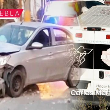 Ebrios chocan auto contra poste en la México-Puebla