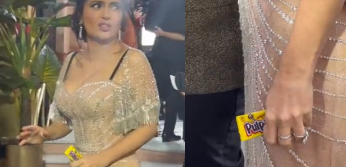 Salma Hayek llama la atención en los Globos de Oro por llevar un Pulparindo y mazapanes