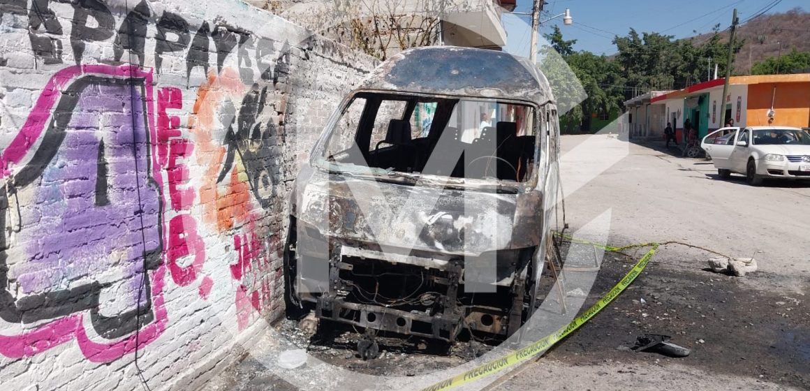 Después de riña queman vehículo en zona de Tolerancia de Izúcar