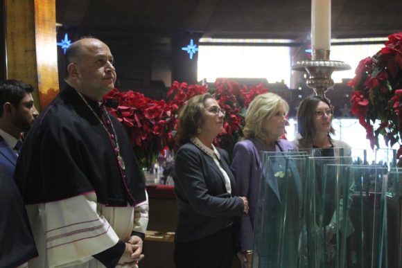 Fl_omEVXgAADVxX Primera dama de EU, Jill Biden visita la Basílica de Guadalupe; ofrece una veladora a la virgen