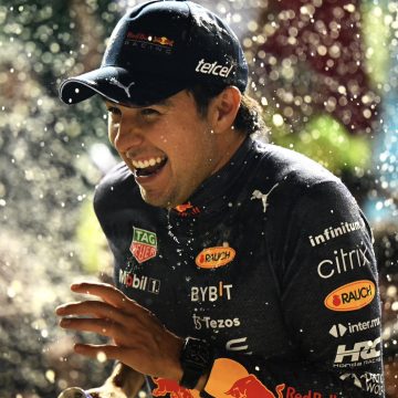El piloto mexicano Sergio “Checo” Pérez festeja sus 33 años