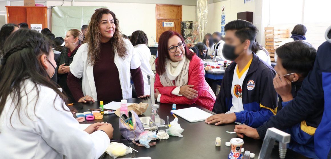 Visita titular de SEP federal Puebla; conoce modelo educativo de centros escolares