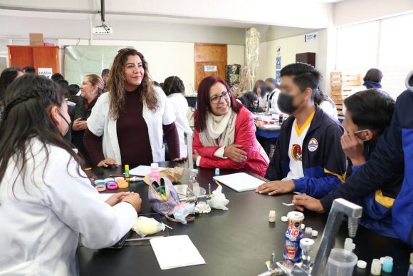 Visita titular de SEP federal Puebla; conoce modelo educativo de centros escolares