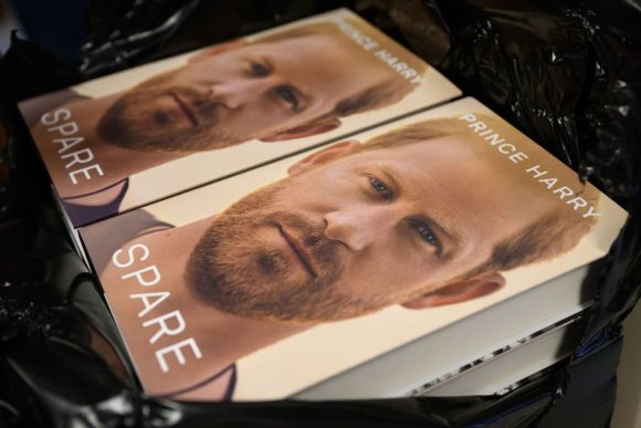 Las revelaciones del príncipe Harry salen a la venta en su libro Spare