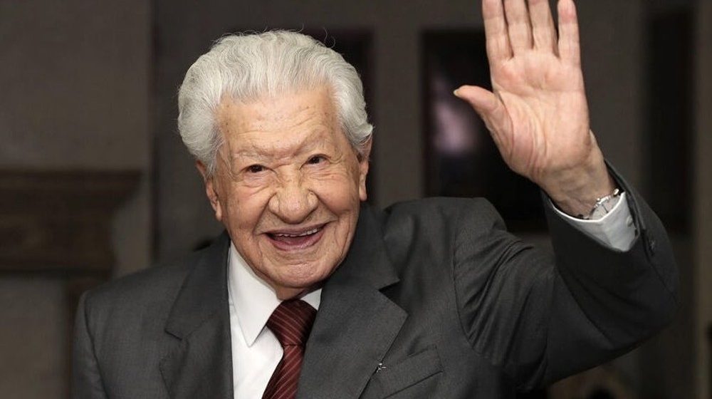 El primer actor Ignacio López Tarso celebra sus 98 años