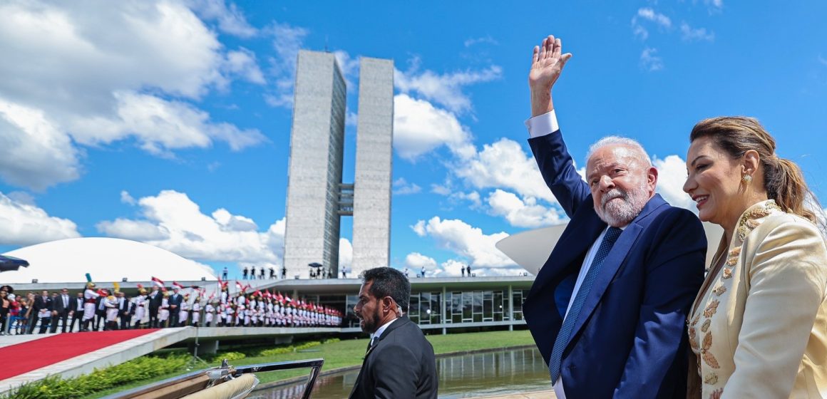 Luiz Inácio Lula da Silva jura como presidente de Brasil