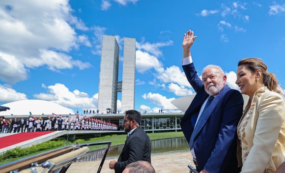Luiz Inácio Lula da Silva jura como presidente de Brasil