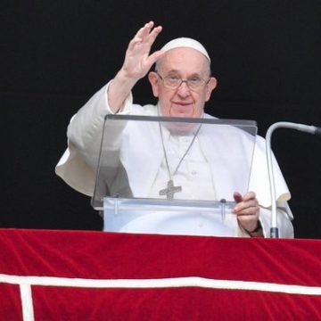 Papa Francisco pidió por el cese a la violencia en Perú