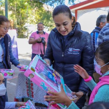SMDIF Puebla entregó más de 400 juguetes a niñas y niños en San Francisco Totimehuacan
