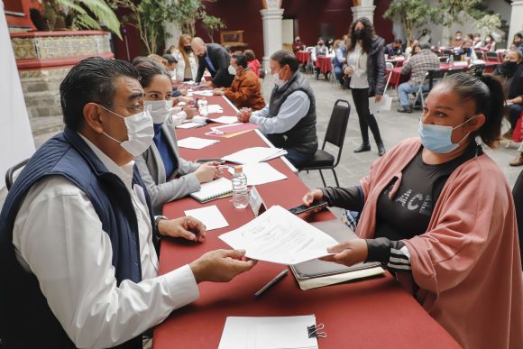 Sergio Salomón Céspedes ratifica compromiso de brindar certeza jurídica a poblanos