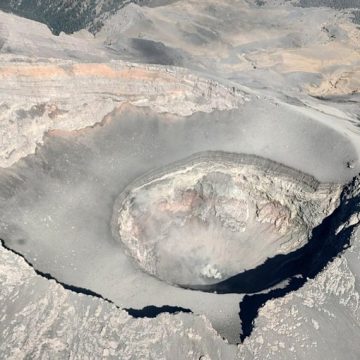 Pequeño domo se observó en sobrevuelo al volcán Popocatépetl
