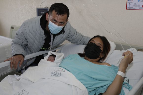 PRIMER BEBÉ DEL AÑO Yamileth primera bebé en nacer este 2023 en Puebla