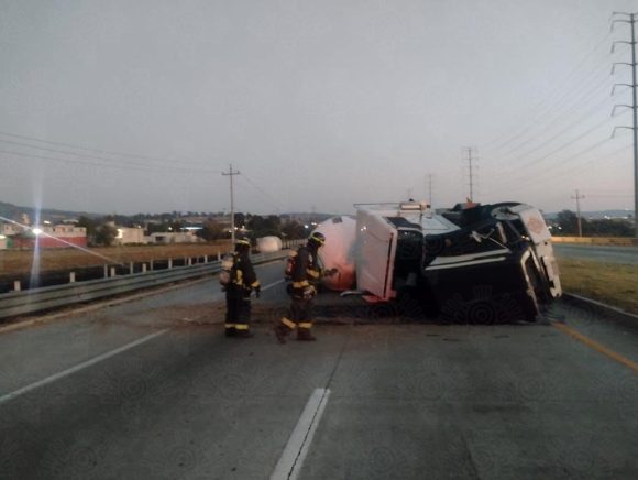 Después de 15 horas liberaron el Arco Norte y la Puebla – México por volcadura de Pipa