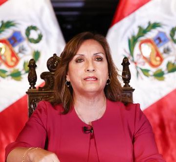 Dina Boluarte propone adelantar elecciones para 2023 en Perú