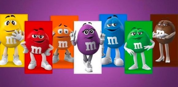 Retira M&M’s sus personajes icónicos por polémica de colores y figuras femeninas