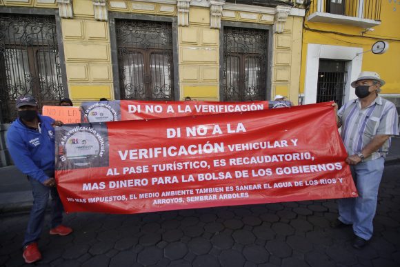 Ciudadanos inconformes con la verificación se manifestaron en el Congreso