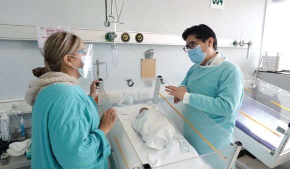 IMSS realiza compleja cirugía de corazón a bebé con 7 días de nacido