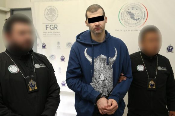 FGR logra extradición de presunto líder de mafia rumana, operaba en cajeros automáticos en México