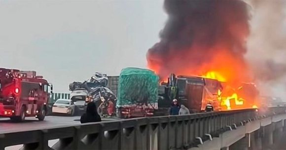 Accidente múltiple en China deja 16 muertos