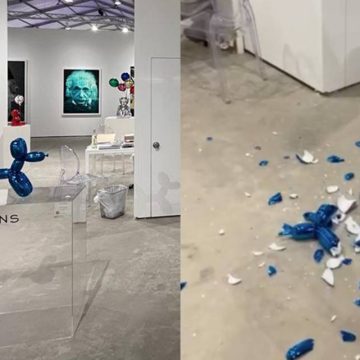 Mujer rompe accidentalmente escultura de Jeff Koons