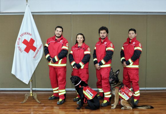 Reconoce Cruz Roja Mexicana en Puebla rescatistas y ejemplares caninos que apoyaron en Turquía