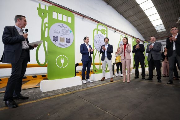 Carga-de-camiones-electricos-CDMX-1 Sheinbaum: El mundo entero va hacia la electromovilidad y CDMX es referente