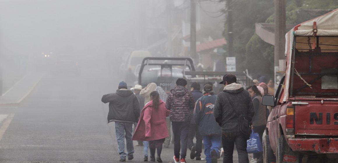 Frente frío 33 provoca bancos de niebla en Puebla